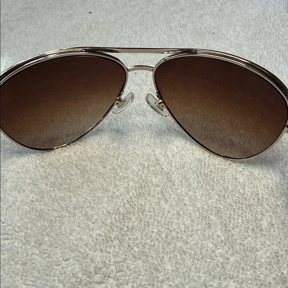Oscar de la Renta Gold Silver Metal Fashion Aviator Sunglasses with Brown Lenses